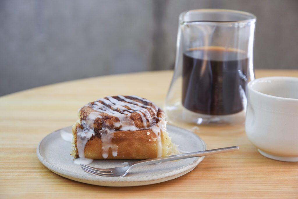 新しいフィルターコーヒー&もっちり米麹シナモンロール_ SUNNY GEORGE COFFEE