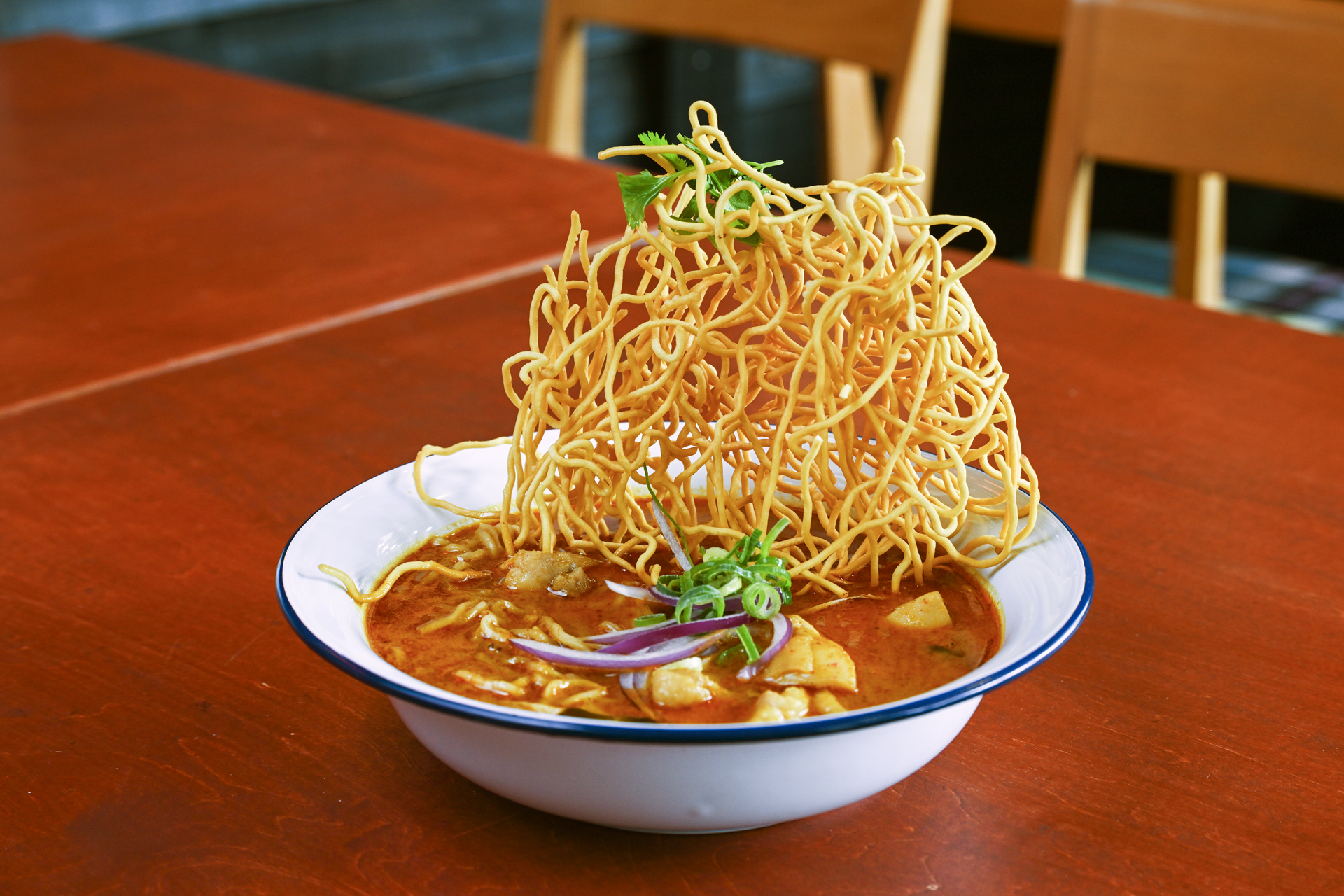 【京都市左京区】ニューオープン！注目のタイ料理店［タイギン一乗寺］で楽しめる“こってり味”のカレーヌードル「カオソーイガイ」