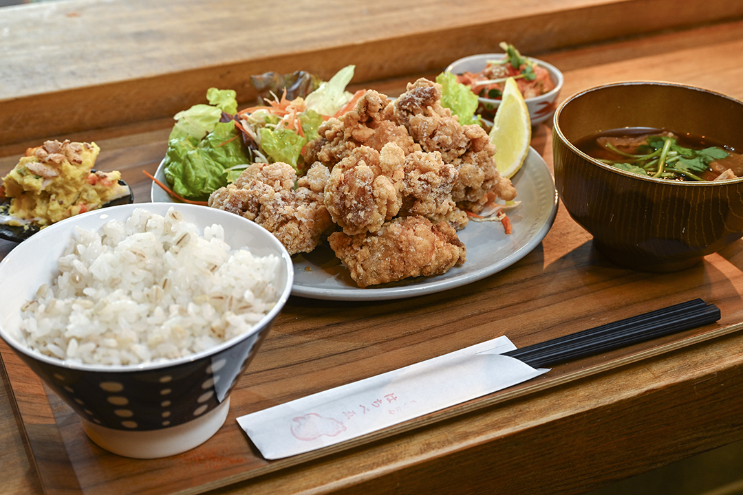 【京都市中京区】満足感たっぷり！衣ザクザク、中はジューシー。旧二条通御前［たいたんはちべゑ］の唐揚げランチ
