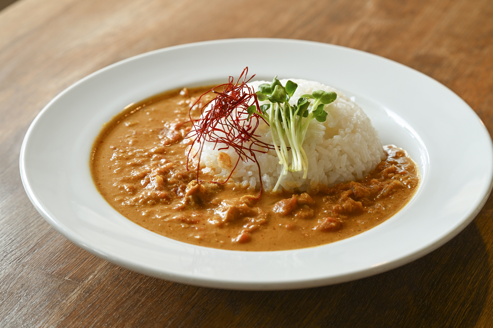 【京都市左京区】甘酸っぱいトマトに、まろやかなバターを重ねて。百万遍［孔雀堂 cafe and lifestyle］の親しみやすいバターチキンカレー